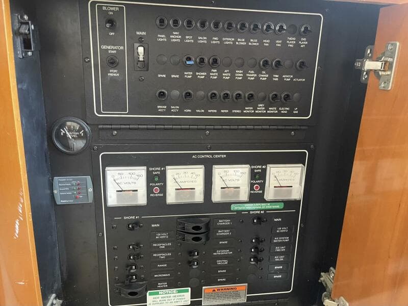 2006 Carver 36 Mariner