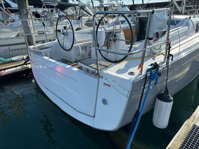 Drop-down Transom