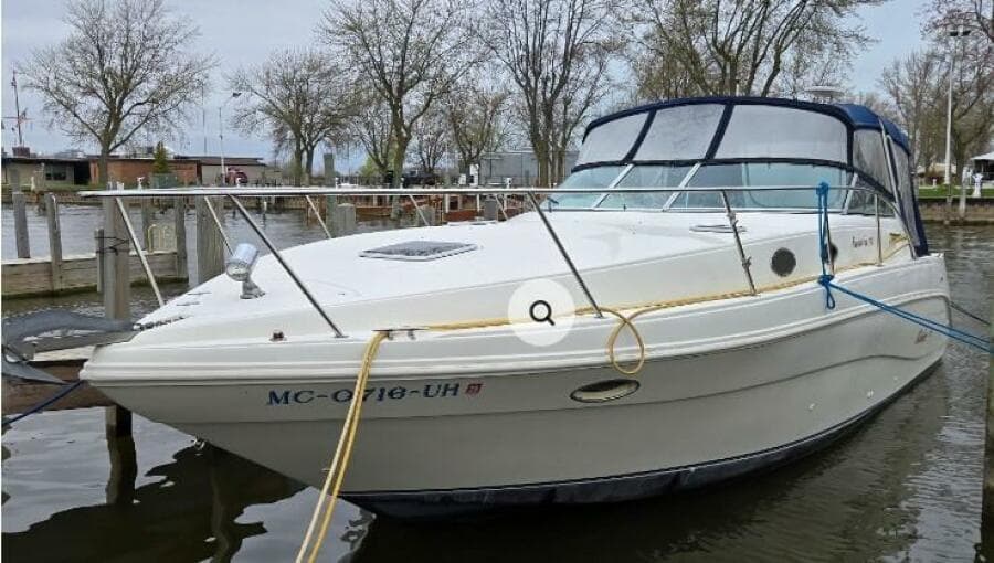 1998 Rinker 330 Fiesta Vee