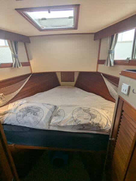 36' Grand Banks master stateroom1