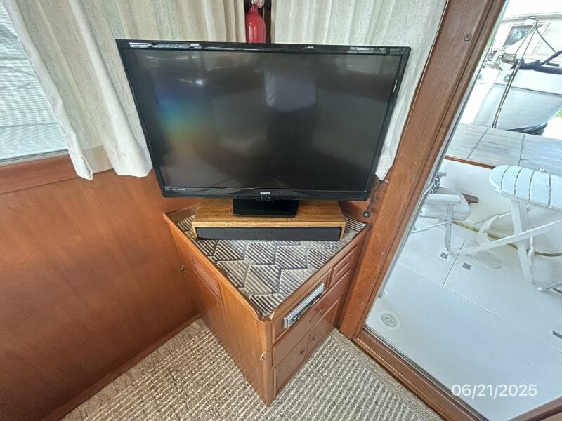 36' Grand Banks salon starboard aft