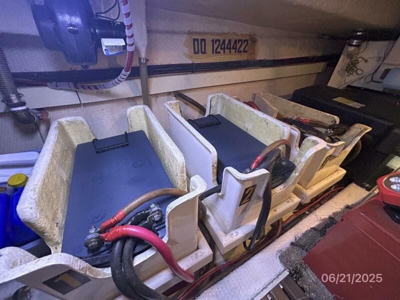 36' Grand Banks battery bank1