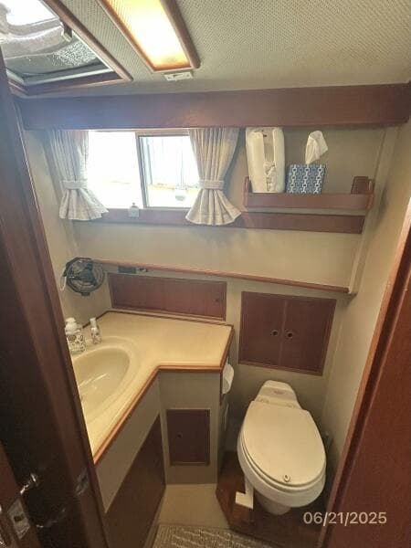 36' Grand Banks head