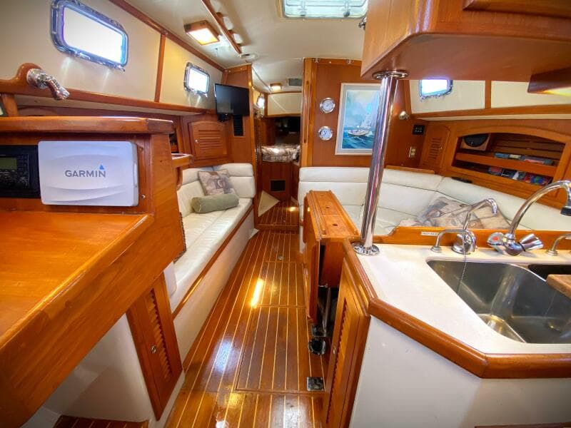 2000 Pacific Seacraft 37