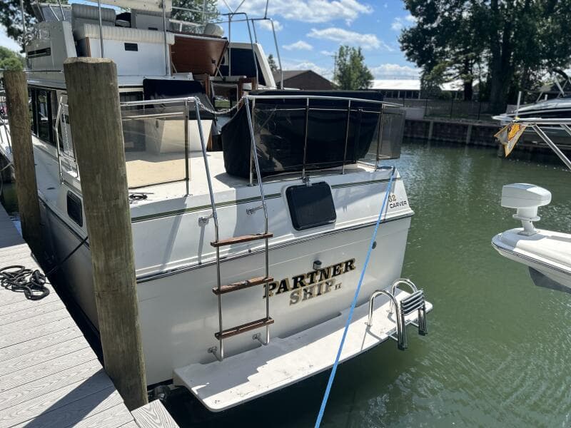 1985 Carver 3207