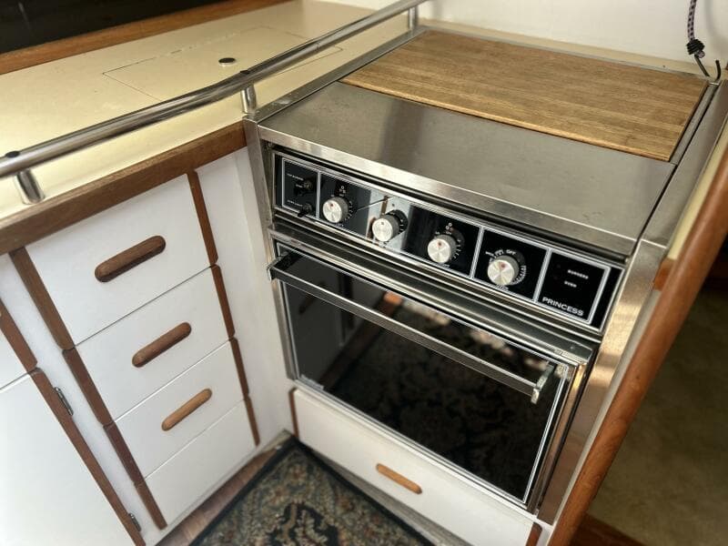 1985 Carver 3207