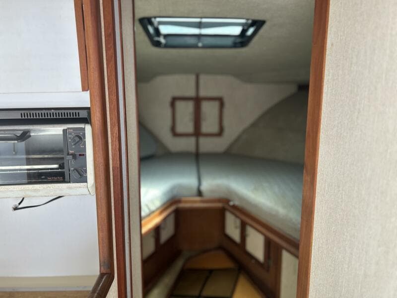 1985 Carver 3207