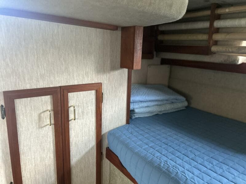 1985 Carver 3207