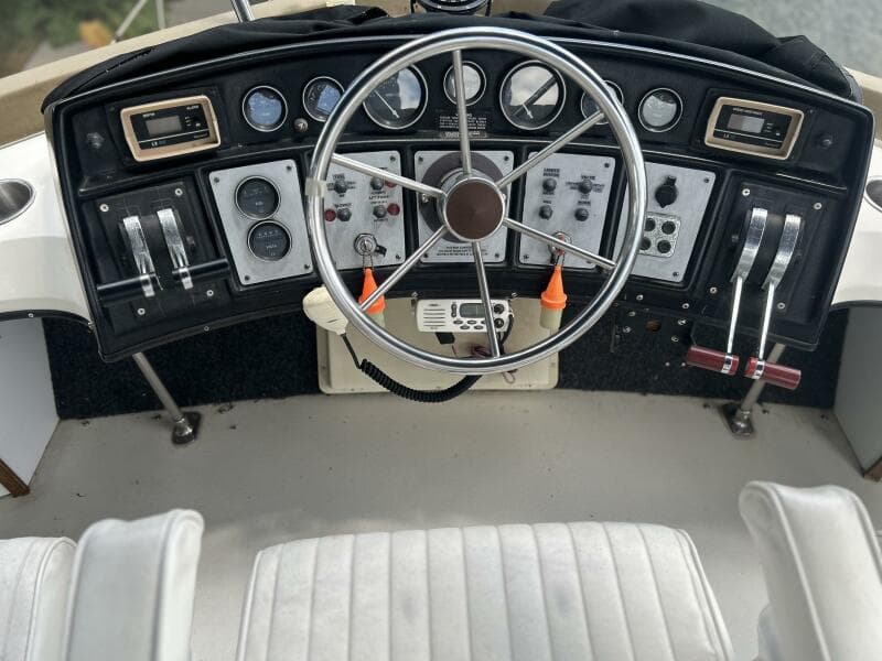 1985 Carver 3207