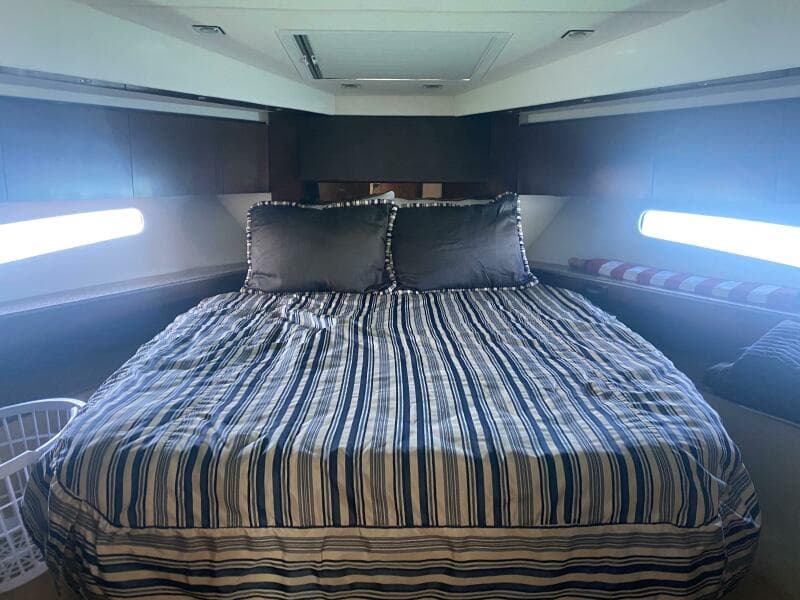 2012 Cruisers Yachts 48 Cantius