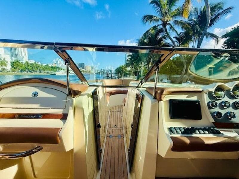 2015 Chris-Craft Launch 32