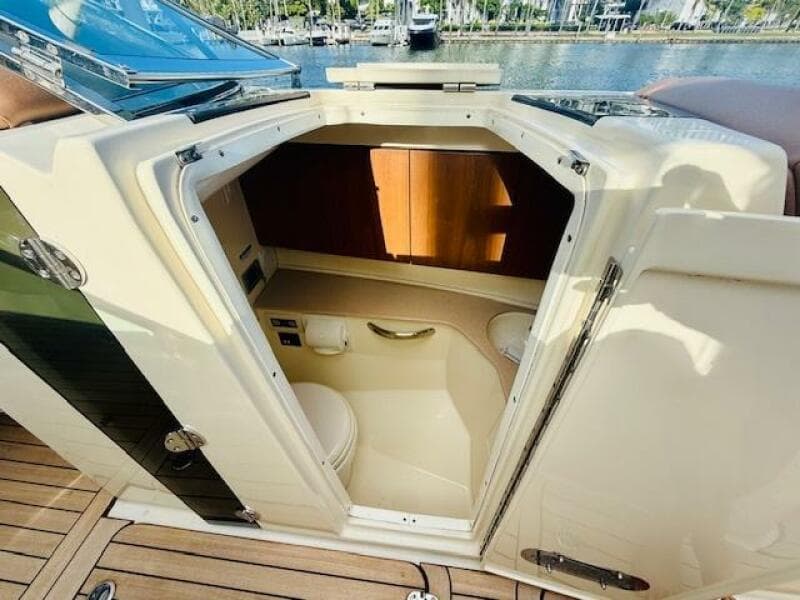 2015 Chris-Craft Launch 32