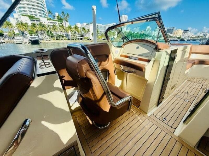 2015 Chris-Craft Launch 32