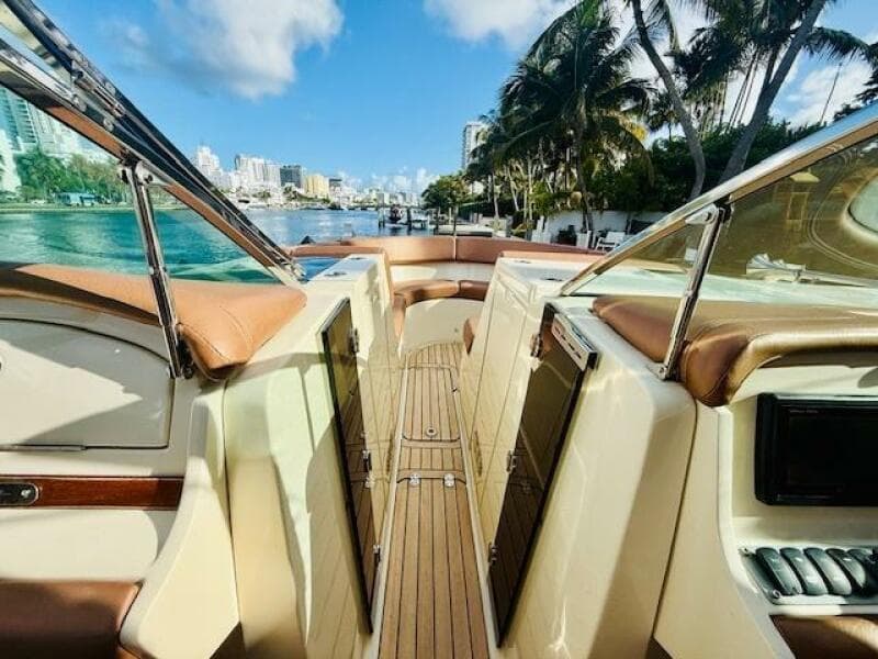 2015 Chris-Craft Launch 32