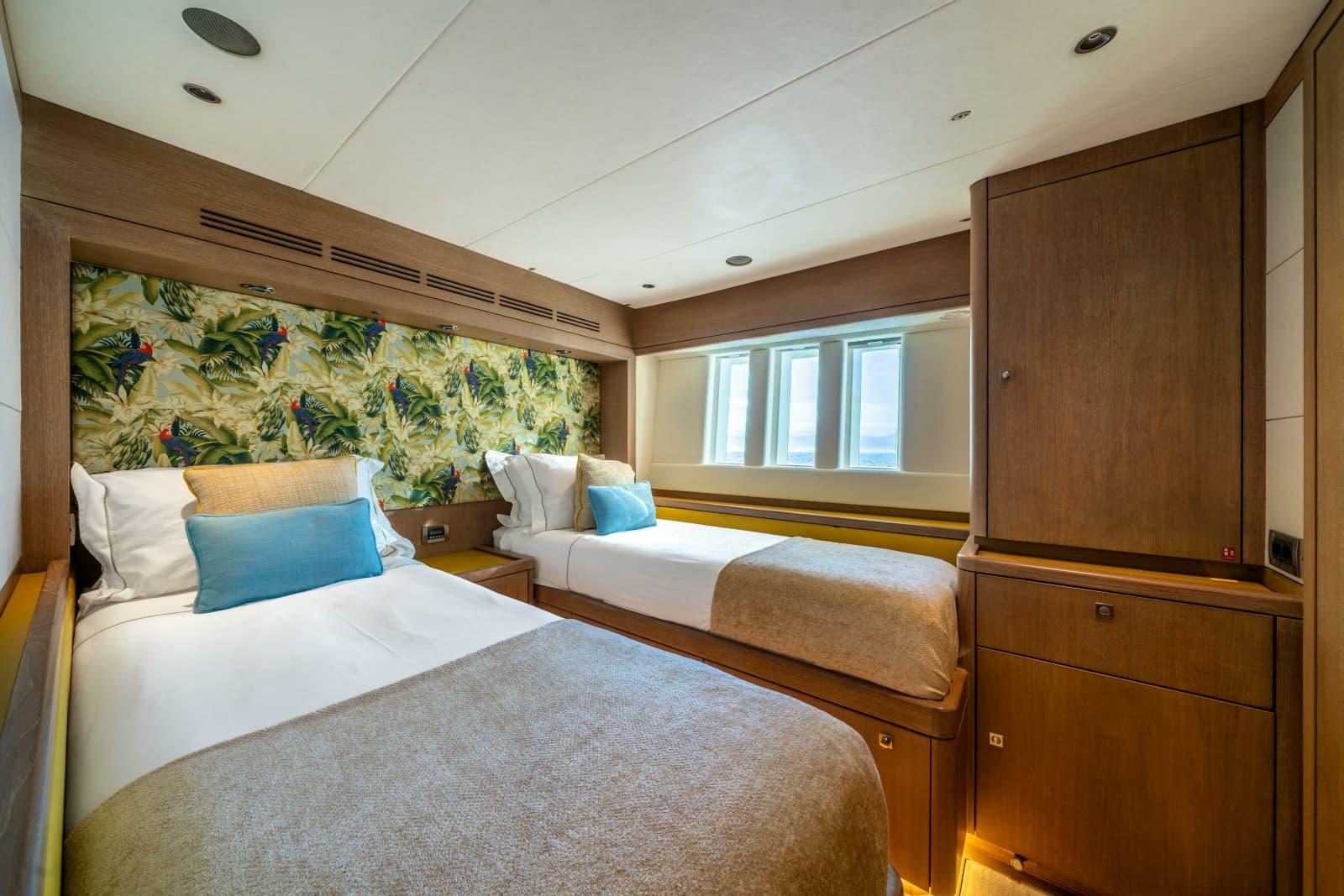 2013 Oyster Yachts Oyster 885