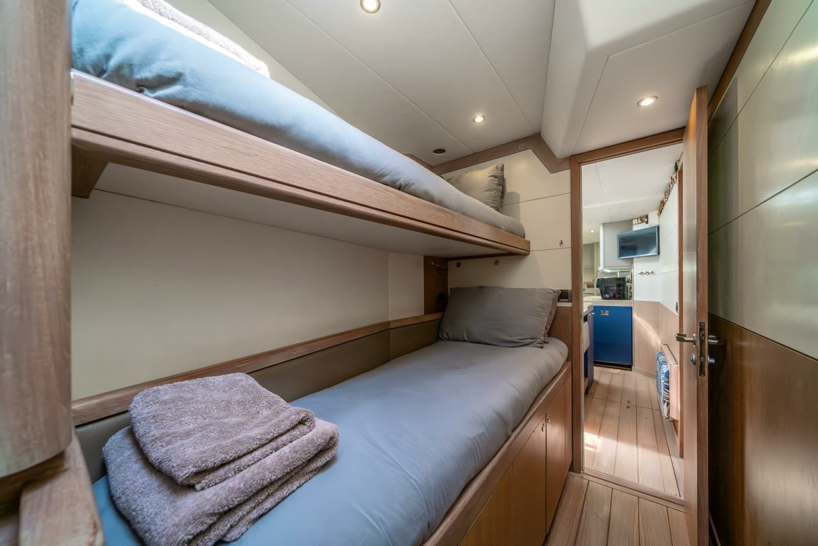 2013 Oyster Yachts Oyster 885