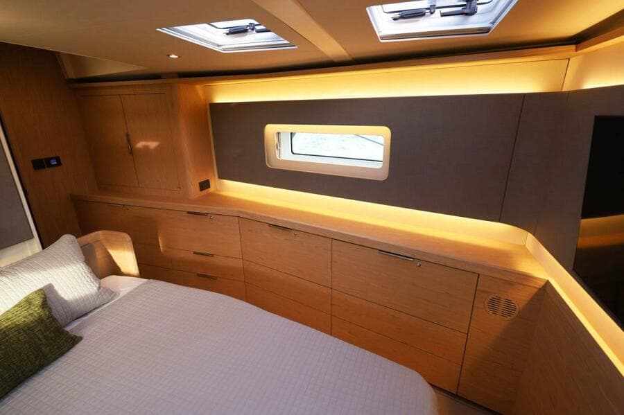 Forward Cabin To Port