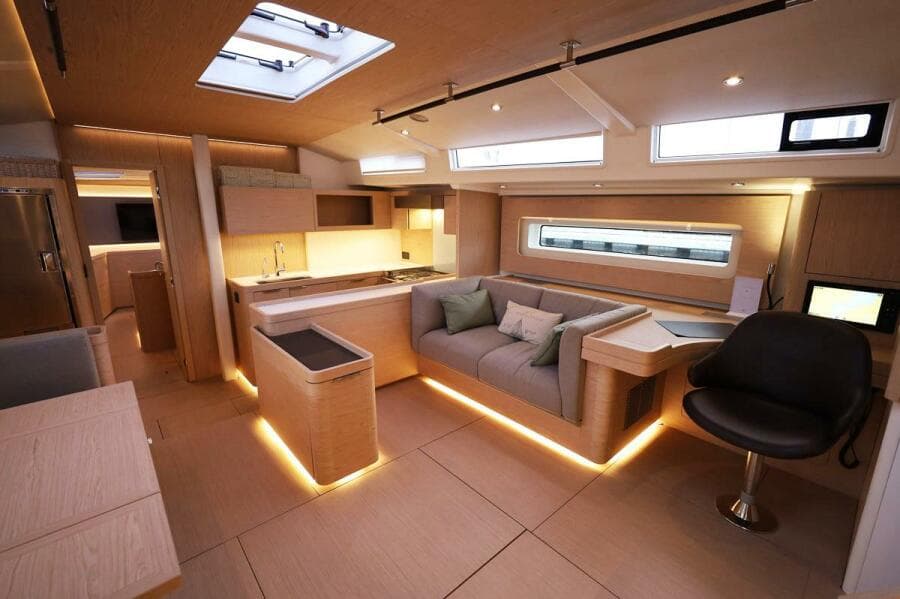 Salon To Starboard