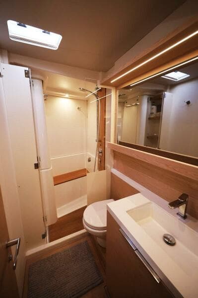 Forward Head And Shower From Entry