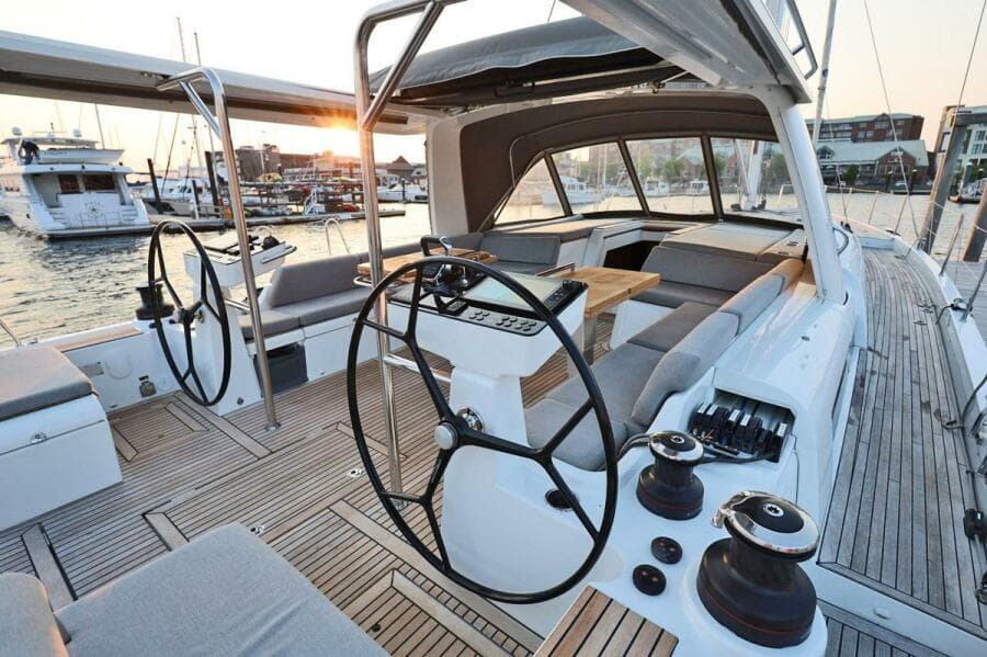 Cockpit W Bimini Open