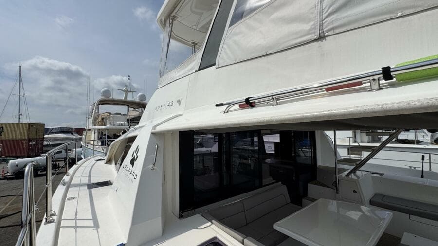 Spacious Side Deck