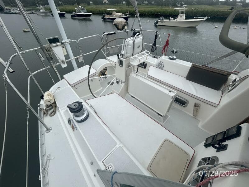 40' Freedom cockpit2