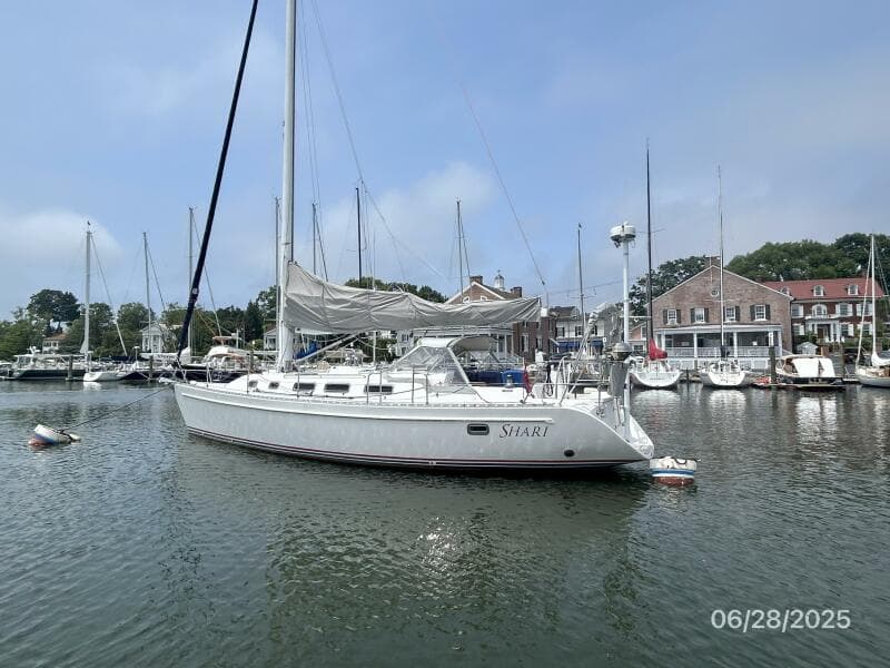 40' Freedom port aft profile