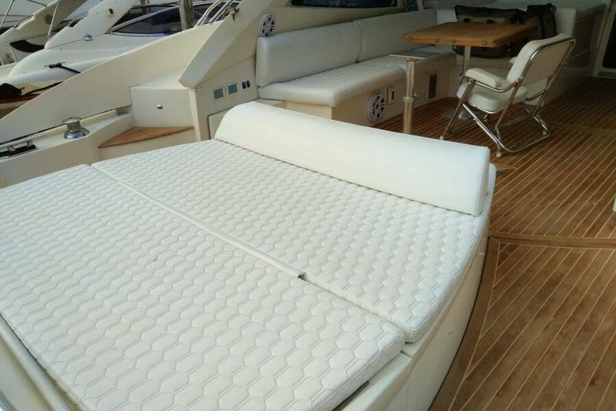 2010 Azimut Atlantis 54