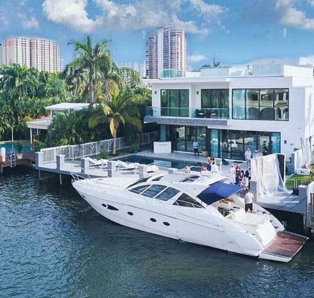 2010 Azimut Atlantis 54