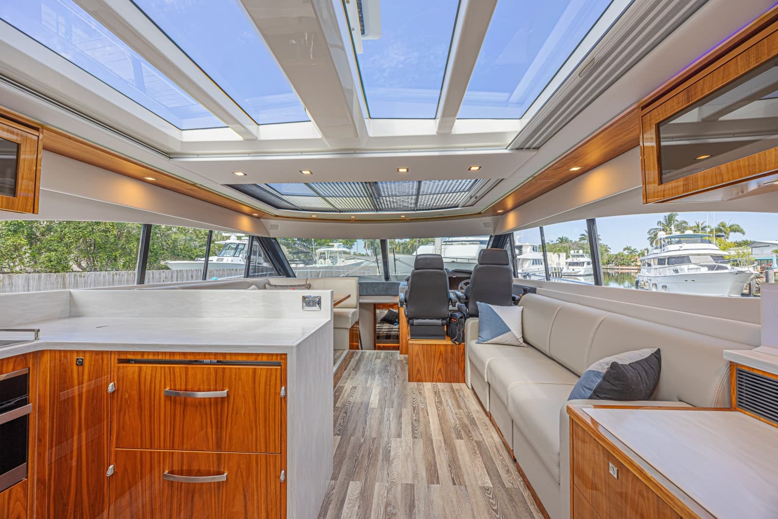 2021 Riviera 6000 Motor Yacht