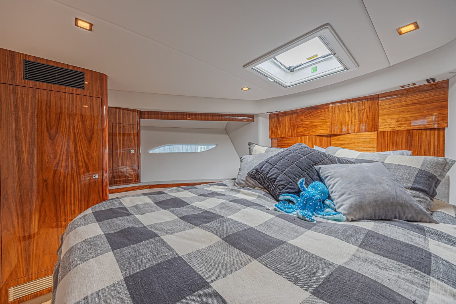 2021 Riviera 6000 Motor Yacht