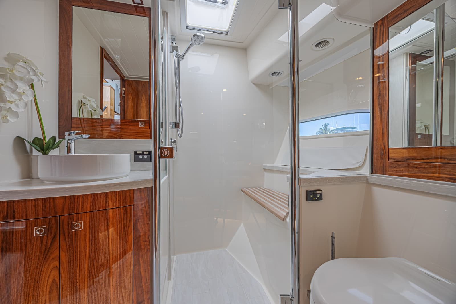 2021 Riviera 6000 Motor Yacht
