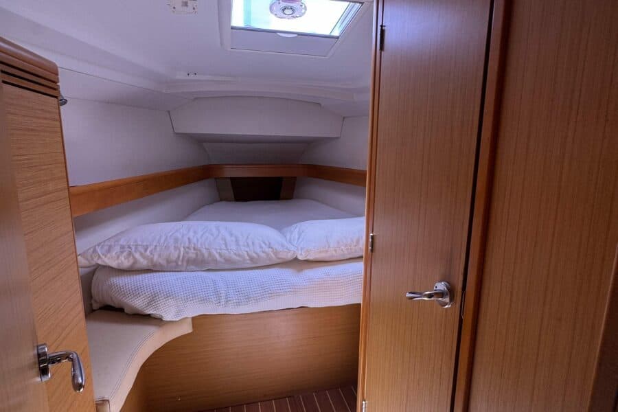 2010-jeanneau-sun-odyssey-42i-sail-9341614-20250714093117275-1.jpg