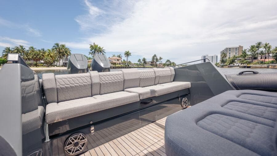 2025 Skipper 38 Sunbed