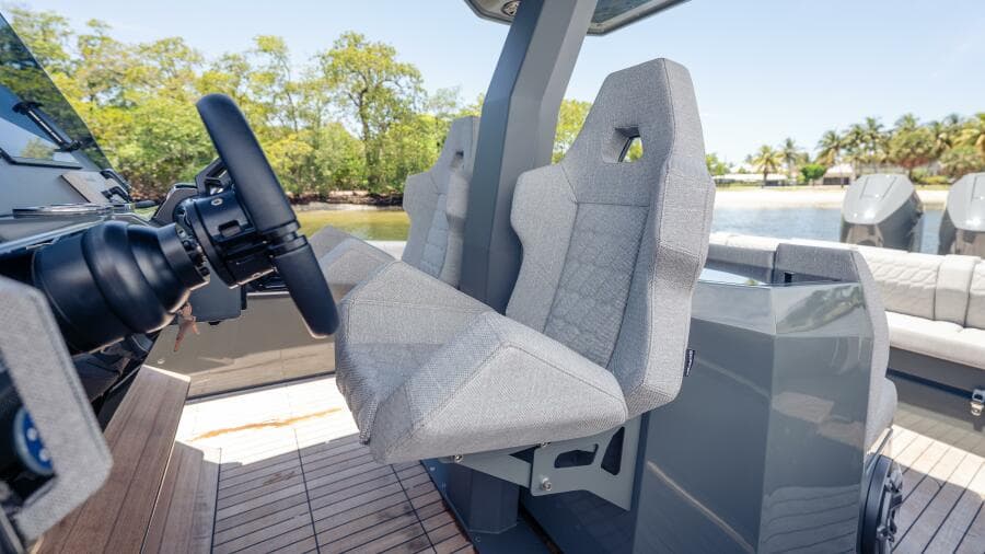 2025 Skipper 38 Sunbed