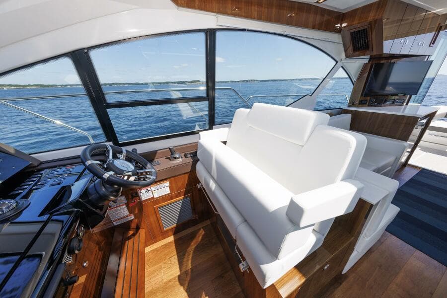 Helm Seat