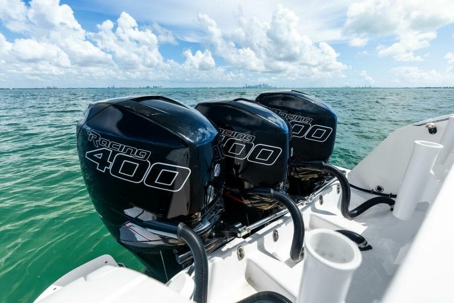 2018 Intrepid 430 Sport Yacht