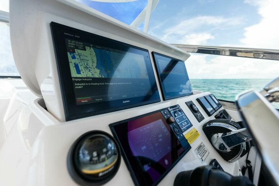 2018 Intrepid 430 Sport Yacht