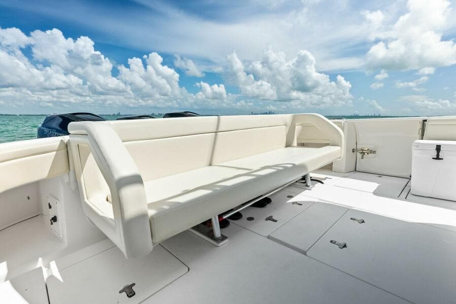 2018 Intrepid 430 Sport Yacht