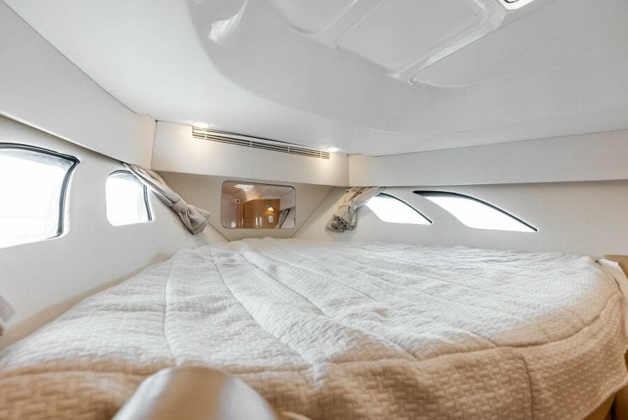 2018 Intrepid 430 Sport Yacht