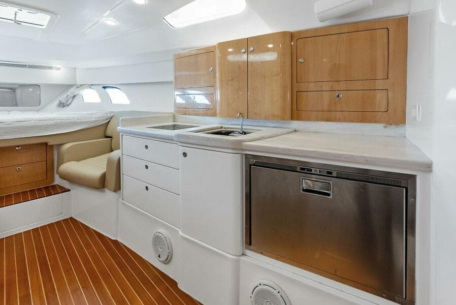 2018 Intrepid 430 Sport Yacht