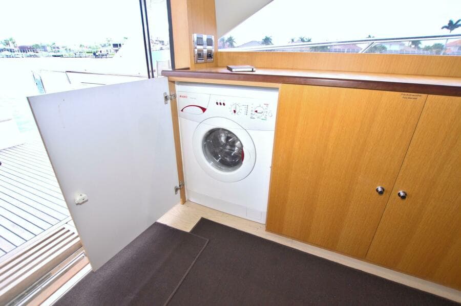 2015 Dyna Yachts 60 Pilothouse Motoryacht