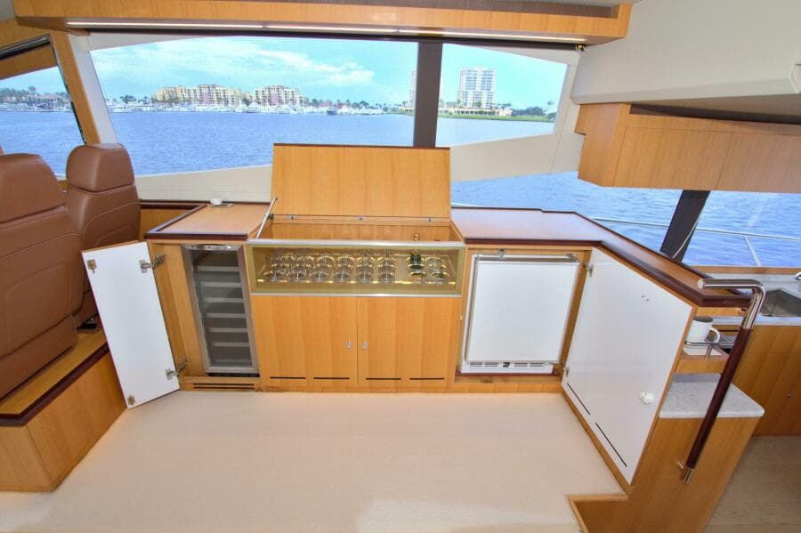 2015 Dyna Yachts 60 Pilothouse Motoryacht