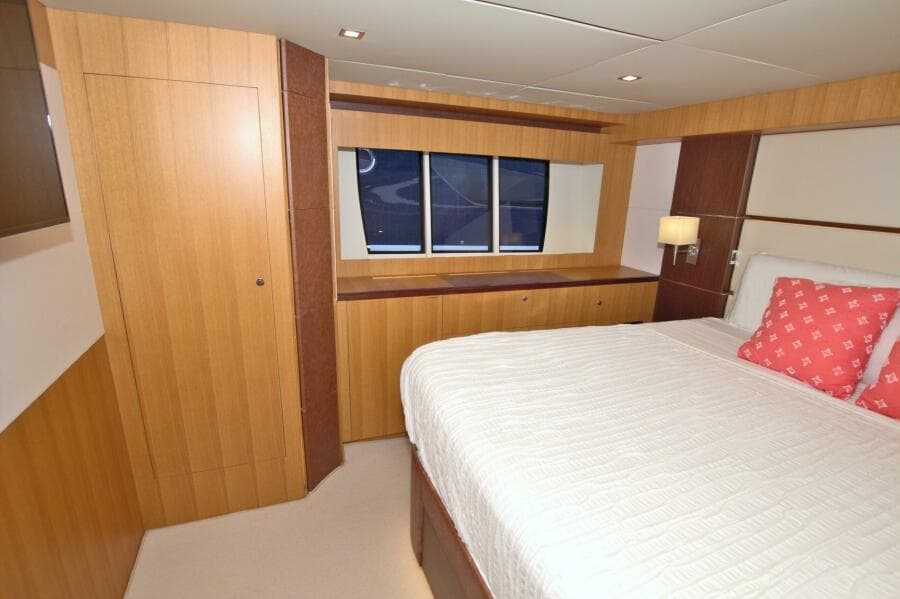 2015 Dyna Yachts 60 Pilothouse Motoryacht