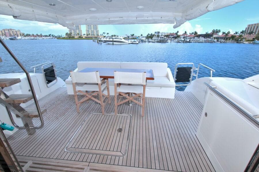 2015 Dyna Yachts 60 Pilothouse Motoryacht