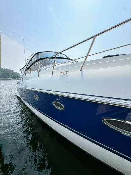 2005 Cruisers Yachts 540 Express