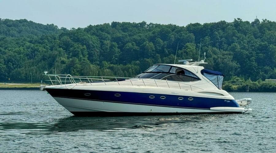 2005 Cruisers Yachts 540 Express