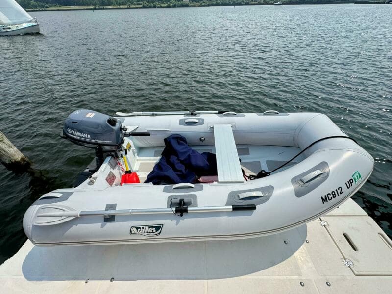 2005 Cruisers Yachts 540 Express