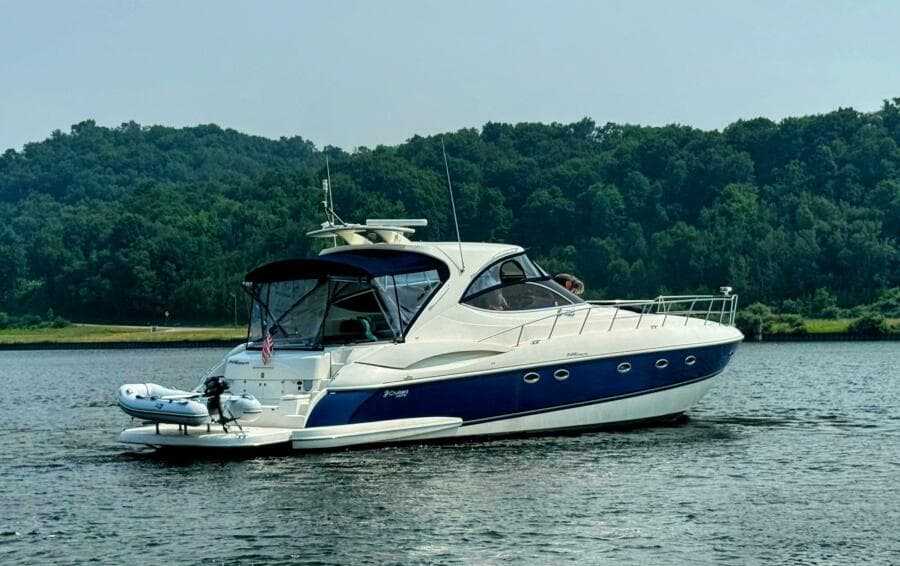 2005 Cruisers Yachts 540 Express