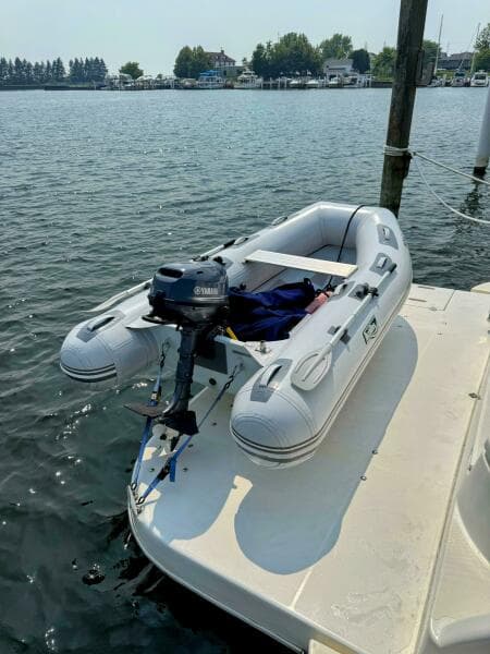 2005 Cruisers Yachts 540 Express